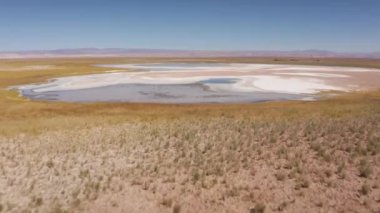 Güneşli bir günde Şili 'de Atacama Çölü' nün güzel hava görüntüleri