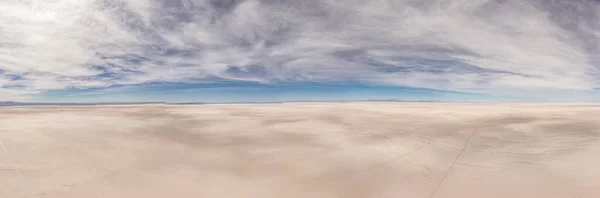 Aerial 360 panorámica sobre el salar Uyuni. Sur de Bolivia . — Foto de Stock