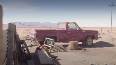 Eski 4x4 Pikap Chevrolet Bolivya tatlısında terk edilmiş.