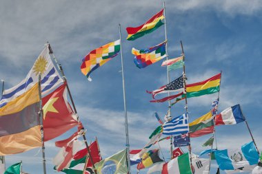 Uyuni Salar, Bolivya 'da Dakar Dünya Bayrakları.