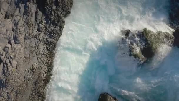Vista aerea da vicino delle forze idriche delle cascate del Petrohue - Puerto Varas, Cile, Sud America. — Video Stock