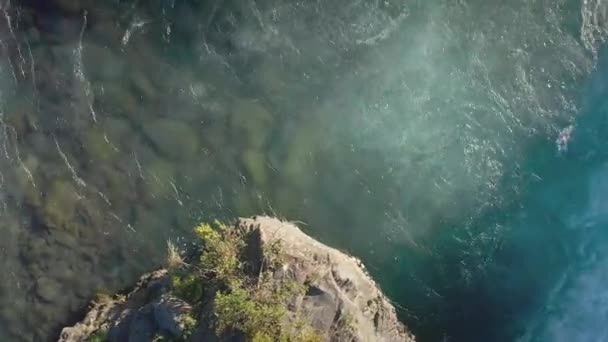 Vista aerea da vicino delle forze idriche delle cascate del Petrohue - Puerto Varas, Cile, Sud America. — Video Stock
