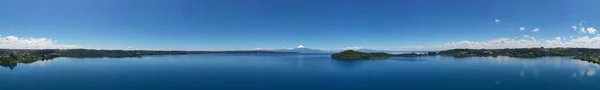 Paysage PANORAMIQUE aérien du volcan Osorno et du lac Llanquihue - Puerto Varas, Chili, Amérique du Sud. — Photo