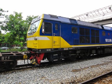 Chachoengsao Tayland - Ağustos 8: Chachoengsao kavşak tren istasyonunda gelen Tay trenler