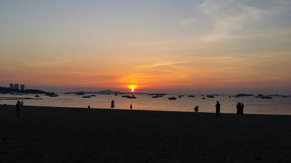 Apus de soare pe plajă, Chonburi, Thailanda — Fotografie, imagine de stoc