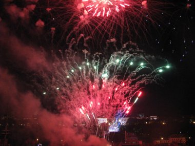 Havai fişekler, selam, ışıkların parlak saçılması, arka planlar için