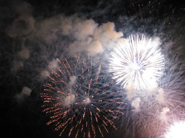 Tűzijátékok Tisztelgett Mennyei Robbanás Színes Fények Háttérképek Hátterek — Stock Fotó
