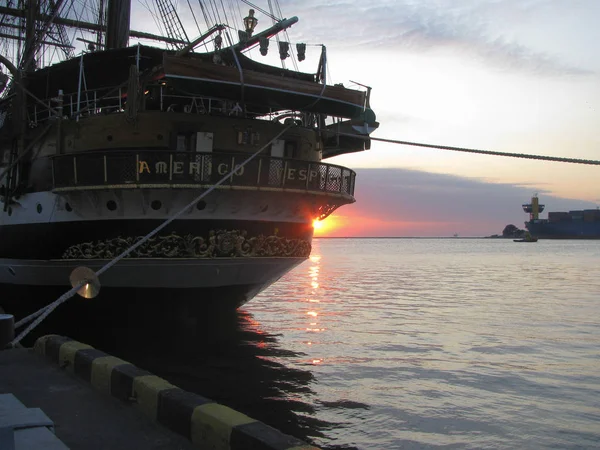 Ukraine Odessa August 2009 Dawn Sun Right Stern Masted Frigate — Stock Photo, Image