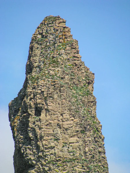 Crimée, solitaire, inaccessible Rocher soufflé par les vents — Photo