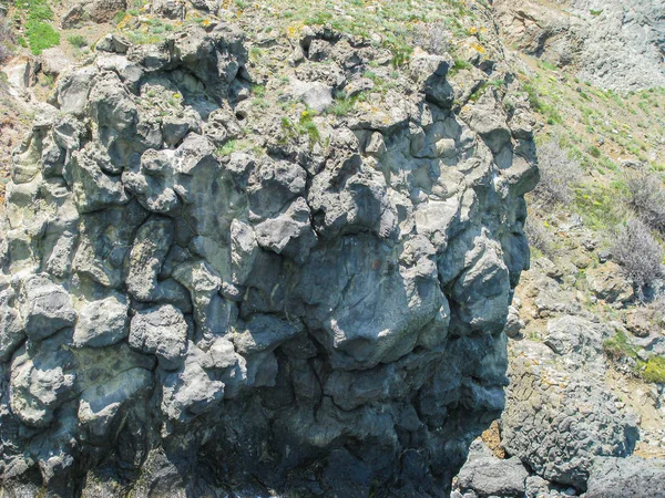 Crimeia, uma espécie de rocha incomum formada a partir de lava vulcânica — Fotografia de Stock