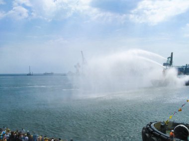 Denizci İtfaiye Kurtarma Teknesinin Gösterisi 