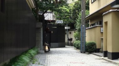 Kagurazaka, Tokyo/Japonya - 28 Temmuz 2017: Onun Tokyo şehir merkezi bir konumda. fotoğraf makinesi: Canon Eos 7d