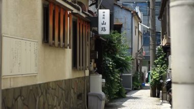 Kagurazaka, Tokyo/Japonya - 28 Temmuz 2017: Onun Tokyo şehir merkezi bir konumda. fotoğraf makinesi: Canon Eos 7d