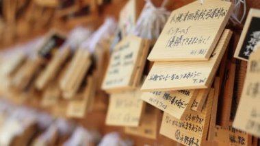 Tokyo/Japonya - 11th Ağustos 2017: Onun bir adak talet Japonca tapınak içinde. fotoğraf makinesi: Canon Eos 7d