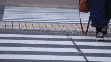 Shinjuku-ku Shinjuku Tokyo / Japonya - 10.14.2018: iş kasaba içinde yürüyen insanları. fotoğraf makinesi: Canon Eos 5d mark4