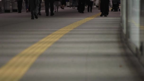 Shinjuku Shinjuku Tokyo Japonya 2018 Kasaba Içinde Yürüyen Insanları Fotoğraf — Stok video