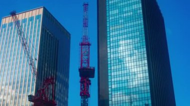 Shinjuku-ku Shinjuku Tokyo / Japonya - 10.01.2018: onun bir vinç, inşaat iş kasaba içinde. zaman atlamalı. fotoğraf makinesi: Canon Eos 5d mark4
