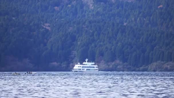 Nave galleggiante al lago Ashinoko a Shizuoka Giappone — Video Stock