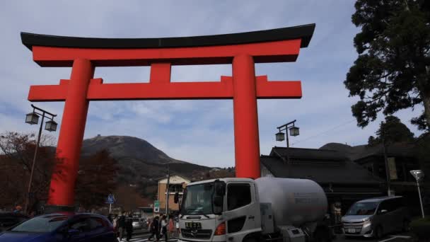 Gran puerta religiosa en el santuario de Hakone en Shizuoka Japón — Vídeo de stock