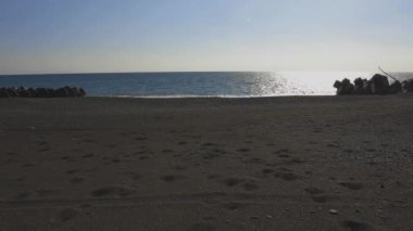 Dalga Shizuoka kumlu beach civarındaki. Numazu-shi Shizuoka Japonya - 11.27.2018: Bu s dalgalar Shizuoka Japonya'da kumlu plaj yakınında. fotoğraf makinesi: Canon Eos 5d mark4
