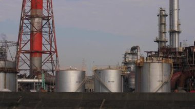 Yokkaichi Mie Japonya 'daki sanayi bölgesinde fabrika.