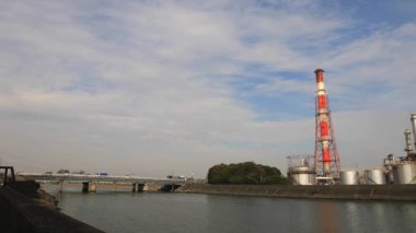 Yokkaichi Mie Japonya 'daki sanayi bölgesinde fabrika.