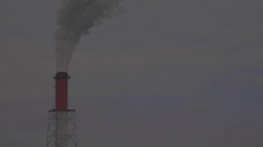 Yokkaichi-shi Mie Japonya - 11.28.2018: Bu s Mie Japonya'da endüstriyel alanda bir duman. fotoğraf makinesi: Canon Eos 5d mark4