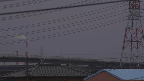 Fumo al camino nella zona industriale di Yokkaichi Mie Giappone — Video Stock