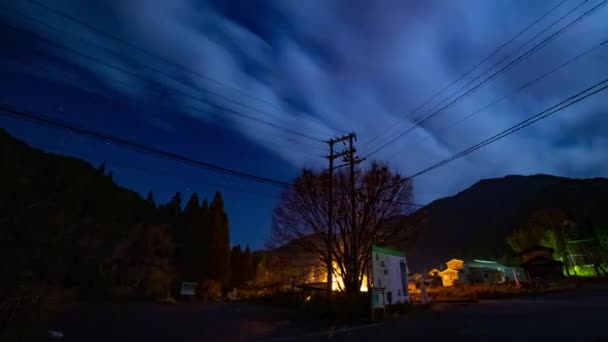 Csillagos ég time lapse az erdei úton a Gifu, Japán — Stock videók