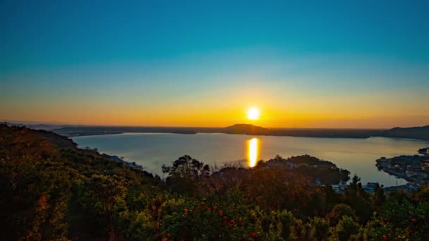 Время восхода солнца на озере Хамна в Сидзуока Япония . — стоковое видео