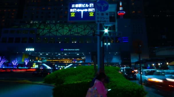 El lapso de tiempo nocturno en el cruce en Kyoto tiro medio — Vídeos de Stock