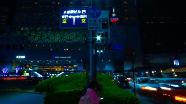 Nacht time-lapse bij de doorkomst in Kyoto middelste schot — Stockvideo