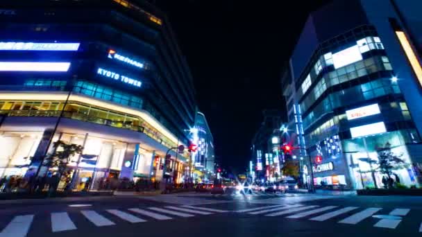 Tempo noturno caduca atrás da torre de TV em Kyoto — Vídeo de Stock