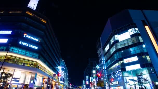 Nattetid förfaller bakom TV-tornet i Kyoto — Stockvideo