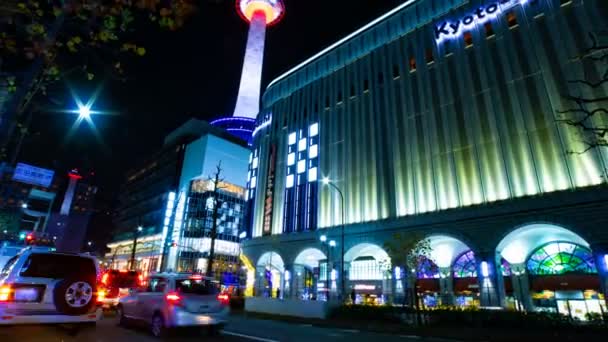 Lasso di tempo notturno dietro la torre della TV a Kyoto — Video Stock