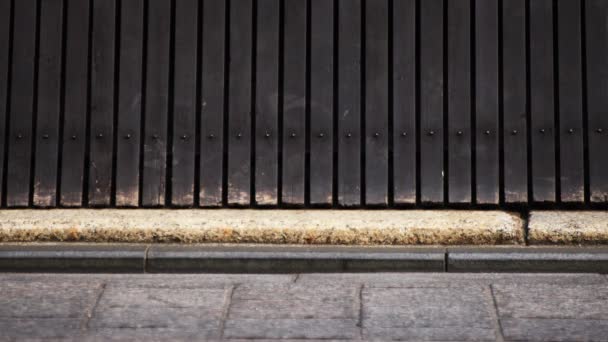 Walking människor på gammaldags gata i Gion Kyoto — Stockvideo