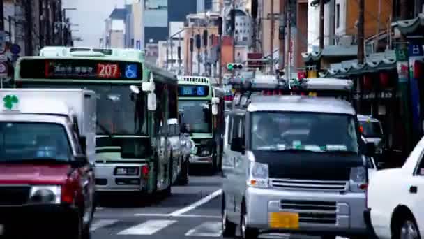 Pędząc wiele samochodów na ulicy timelapse w Kioto — Wideo stockowe