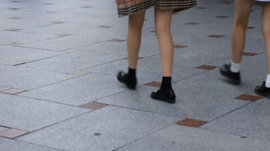 Taş Higashiyama Kyoto'da sokak üzerinde yürüyen insanlar