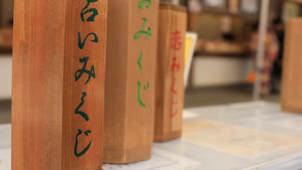 Oráculo en el santuario de Yasaka en Higashiyama Kyoto — Vídeos de Stock