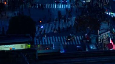Gece zaman atlamalı geçiş Tokyo Shibuya istasyonu yakınındaki