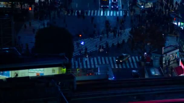 Caducidad nocturna cerca del cruce en la estación de Shibuya Tokio — Vídeos de Stock