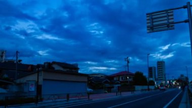 Nerima Tokyo'da sokakta şehir merkezinde, günbatımı zaman atlamalı