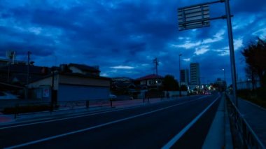 Nerima Tokyo'da sokakta şehir merkezinde, günbatımı zaman atlamalı