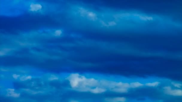 Wolken time-lapse in de blauwe hemel — Stockvideo