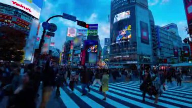 Günbatımı zaman atlamalı vurdu Tokyo Shibuya geniş sokakta