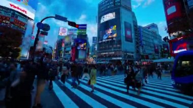 Günbatımı zaman atlamalı vurdu Tokyo Shibuya geniş sokakta