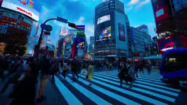 Upływ czasu zachód słońca na ulicy w Tokio Shibuya szeroki strzał — Wideo stockowe