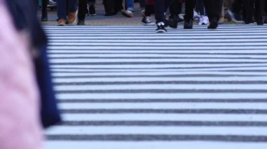 İnsanların vücut parçaları geçiş Shibuya yürüyüş
