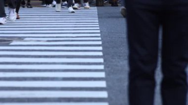 İnsanların vücut parçaları geçiş Shibuya yürüyüş