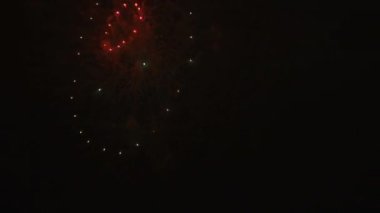 Fireworks arkasında Odaiba Tokyo karanlık gökyüzü, gece